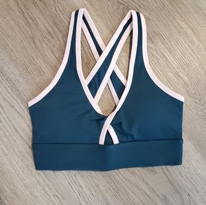Fabletics Oasis Twist Front Sports Bra